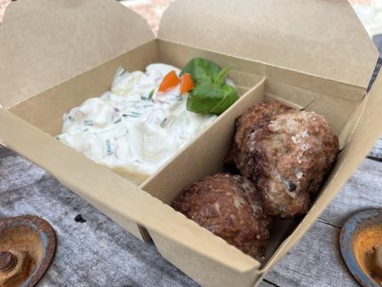 Frikadeller med kold kartoffelsalat